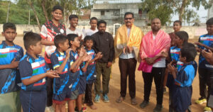 నాగర్ కర్నూల్‌లో విద్యార్థులకు స్పోర్ట్స్ దుస్తుల పంపిణీ